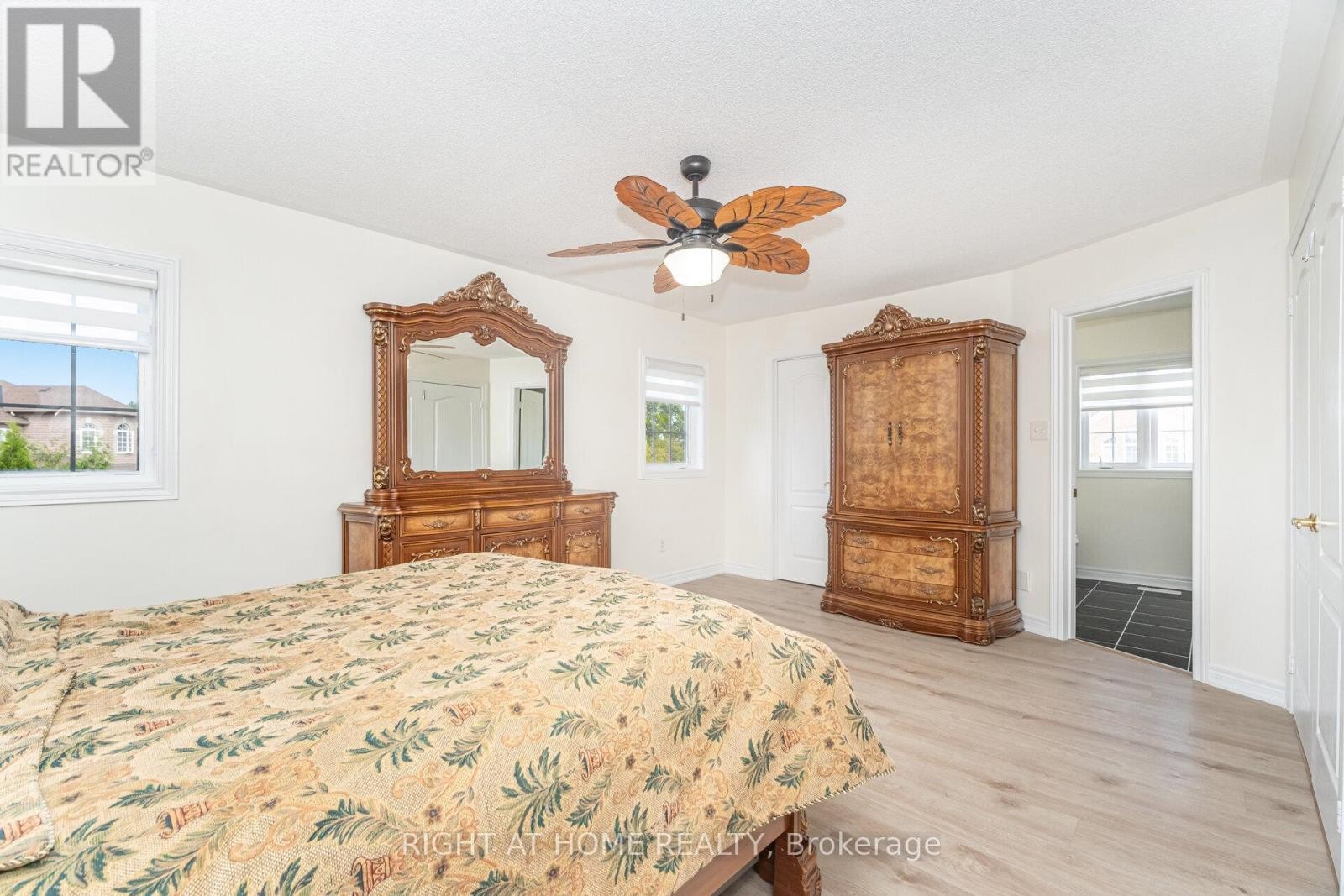 












2 MELROSE GARDENS

,
Brampton (Snelgrove),




Ontario
L7A1J7

