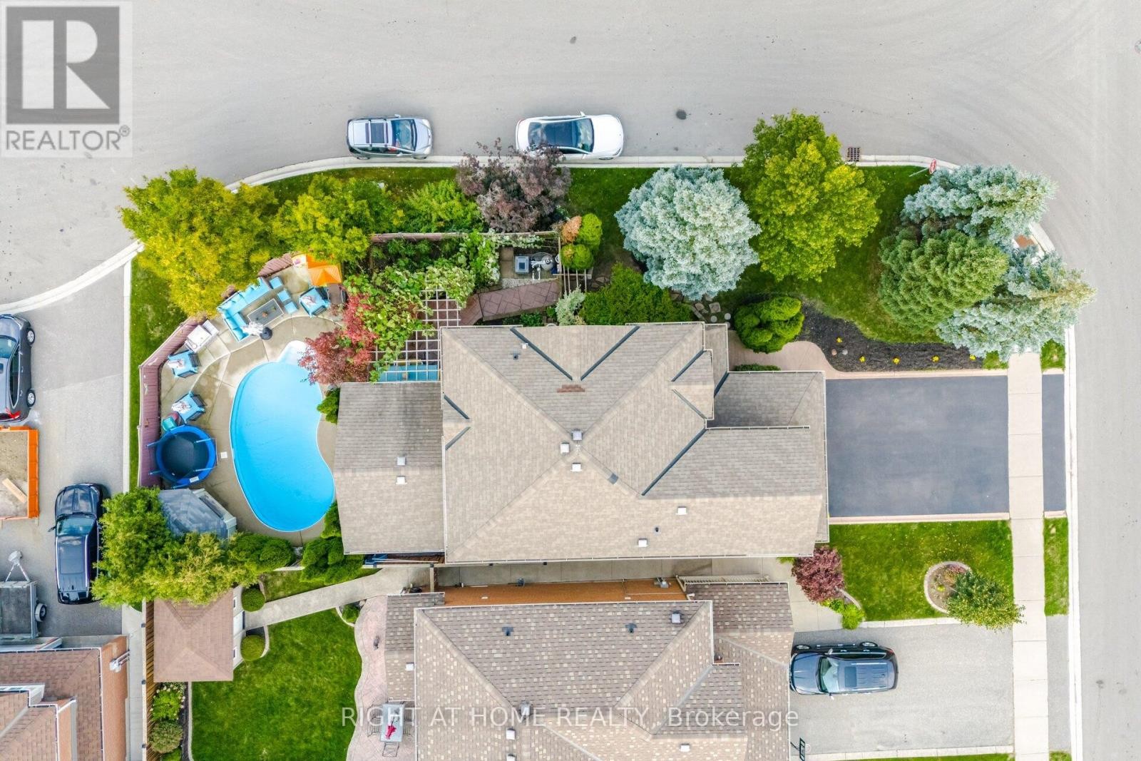 












2 MELROSE GARDENS

,
Brampton (Snelgrove),




Ontario
L7A1J7

