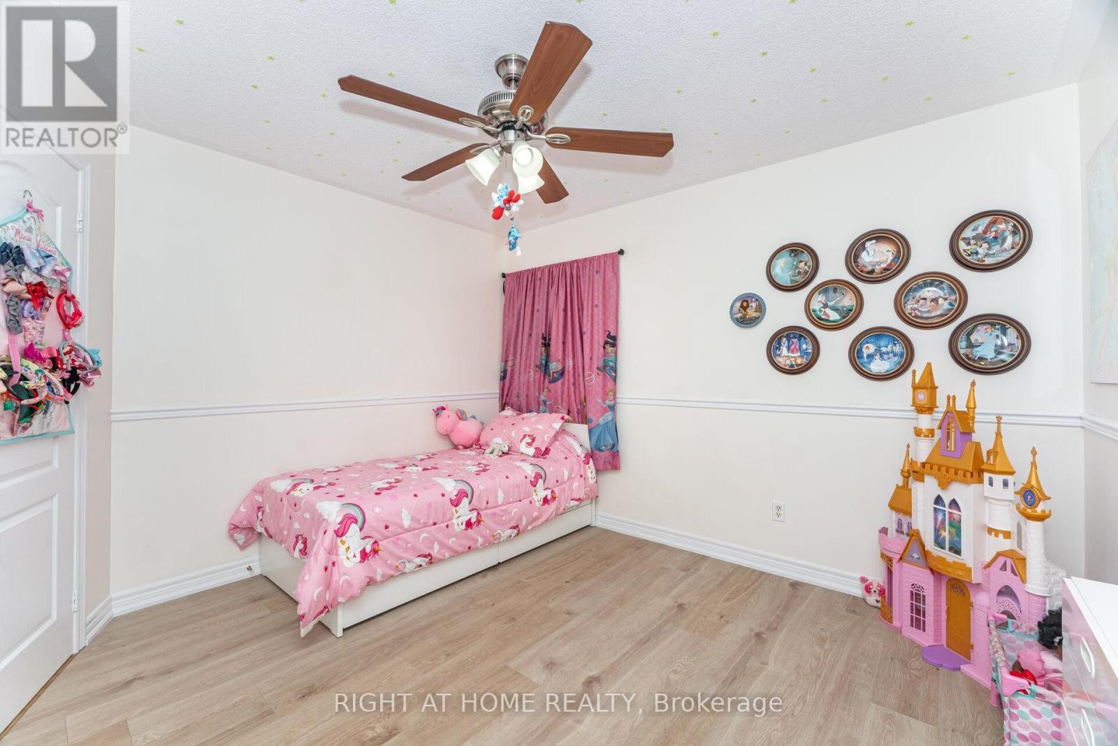 












2 MELROSE GARDENS

,
Brampton (Snelgrove),




Ontario
L7A1J7

