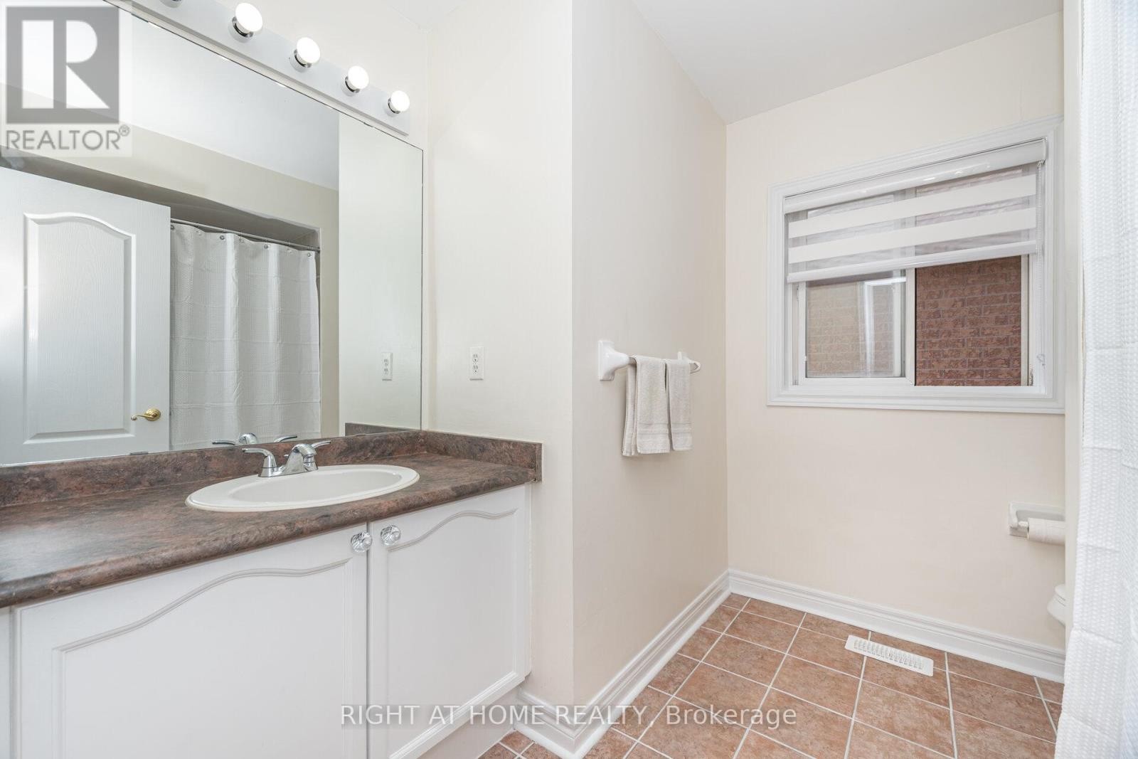 












2 MELROSE GARDENS

,
Brampton (Snelgrove),




Ontario
L7A1J7

