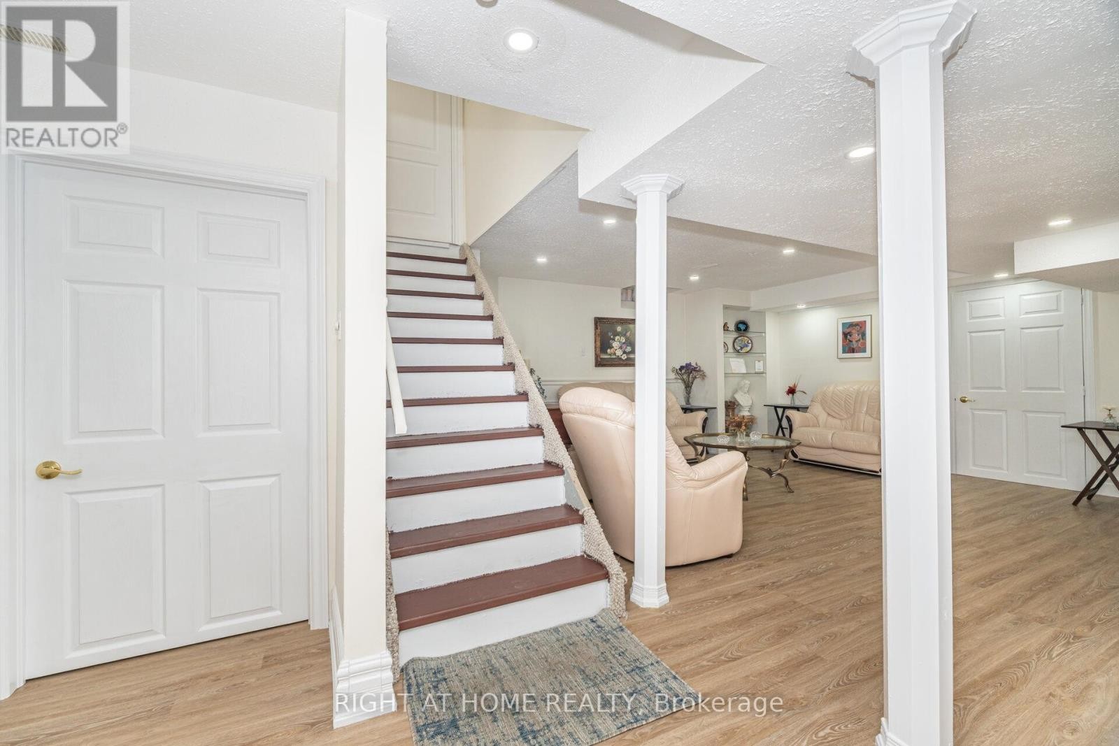 












2 MELROSE GARDENS

,
Brampton (Snelgrove),




Ontario
L7A1J7

