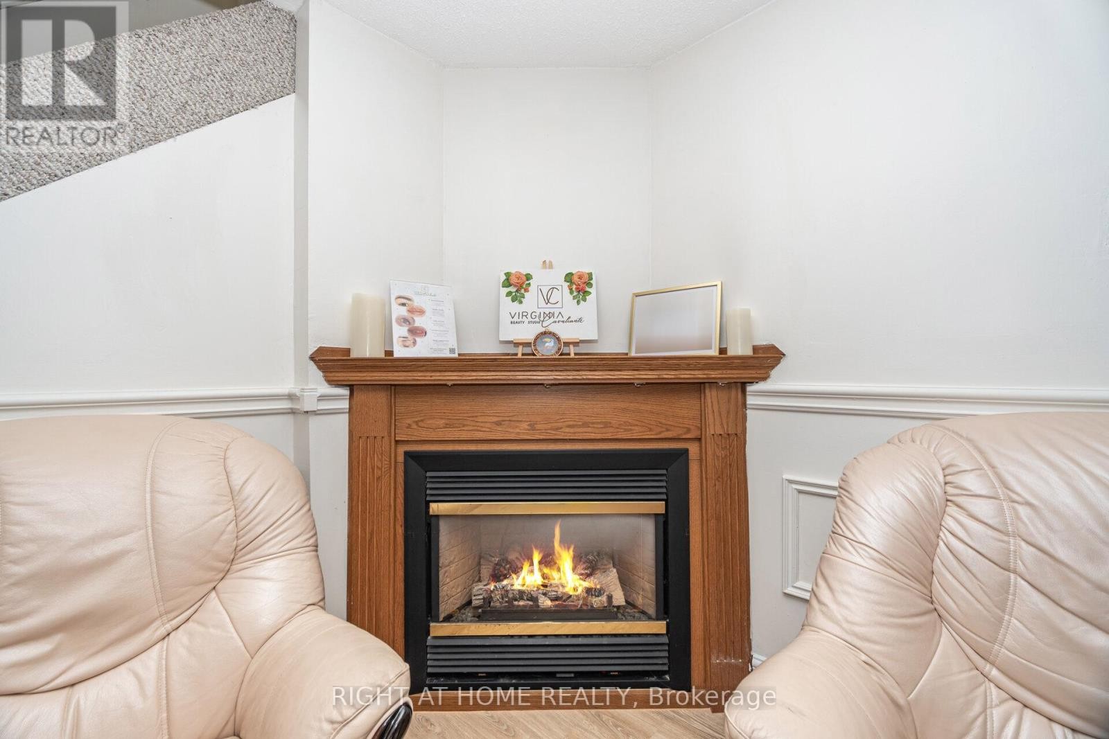 












2 MELROSE GARDENS

,
Brampton (Snelgrove),




Ontario
L7A1J7

