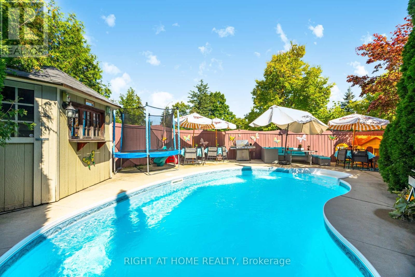 












2 MELROSE GARDENS

,
Brampton (Snelgrove),




Ontario
L7A1J7

