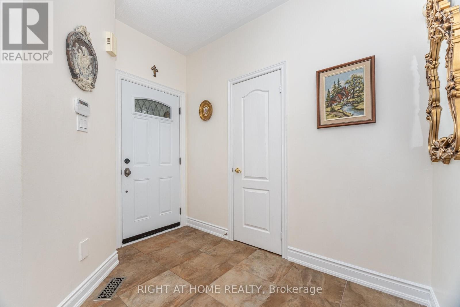 












2 MELROSE GARDENS

,
Brampton (Snelgrove),




Ontario
L7A1J7

