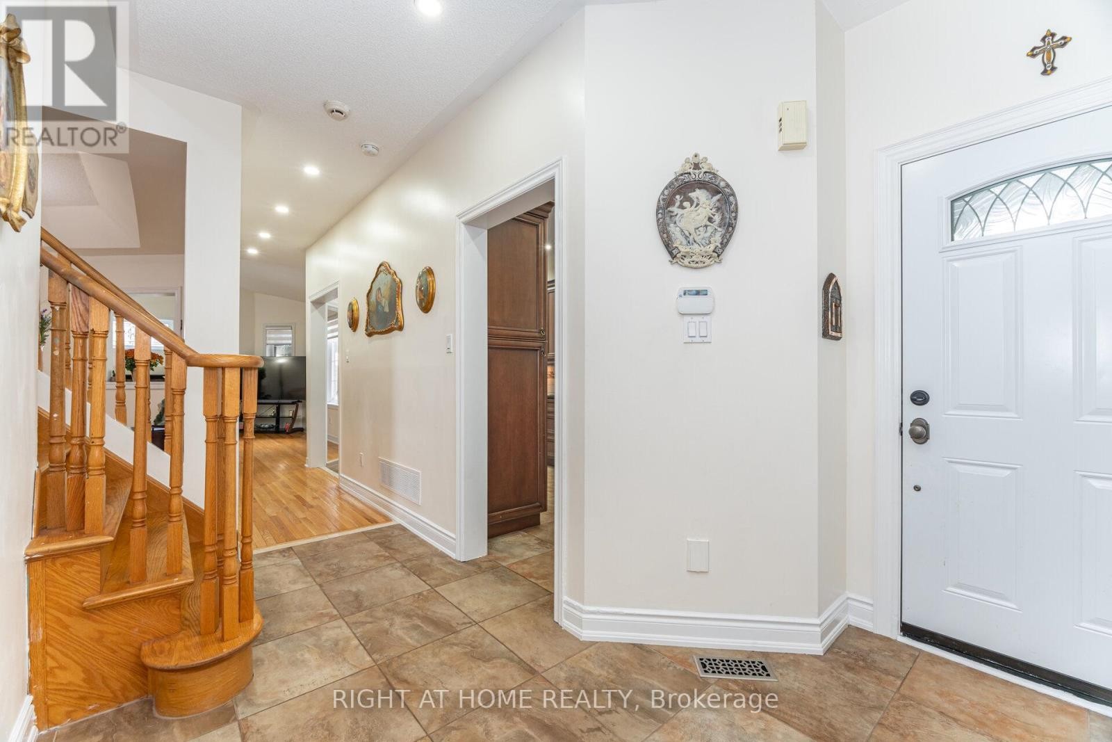 












2 MELROSE GARDENS

,
Brampton (Snelgrove),




Ontario
L7A1J7

