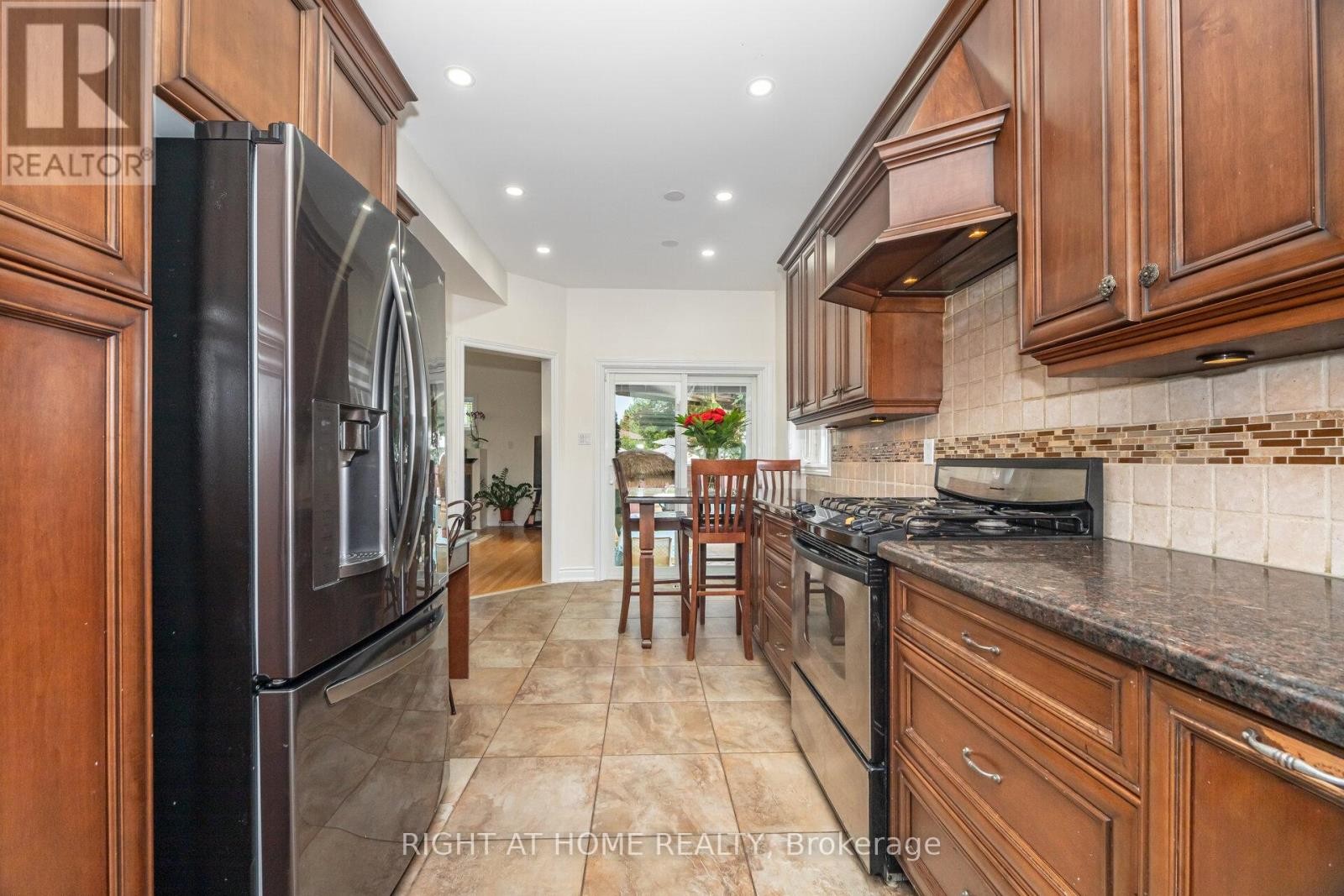 












2 MELROSE GARDENS

,
Brampton (Snelgrove),




Ontario
L7A1J7

