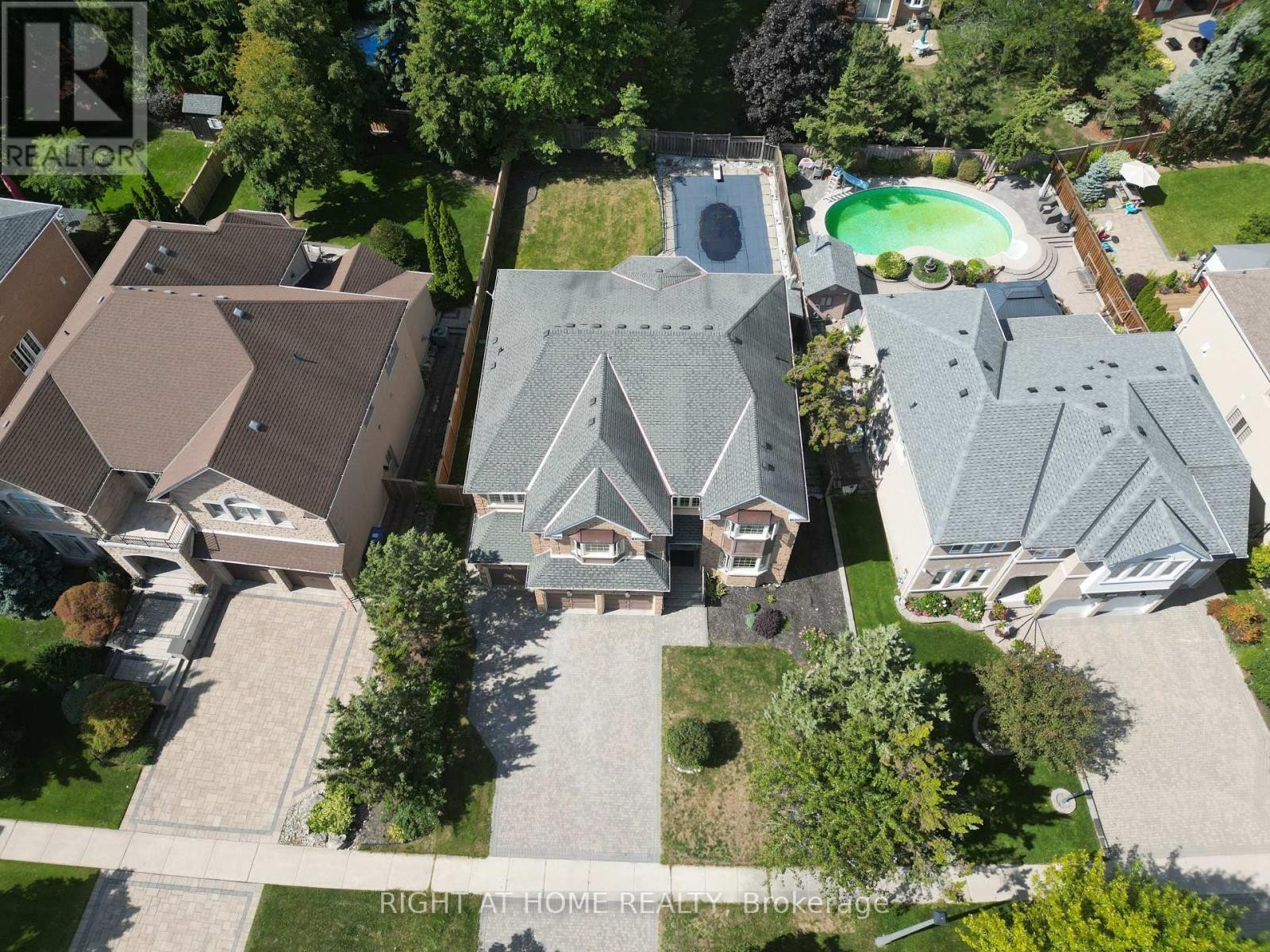 












2427 ERIN CENTRE BOULEVARD

,
Mississauga (Central Erin Mills),




Ontario
L5M5B3

