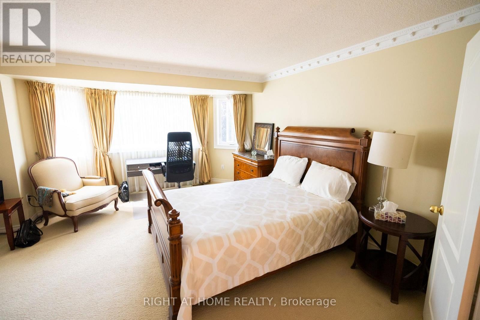 












2427 ERIN CENTRE BOULEVARD

,
Mississauga (Central Erin Mills),




Ontario
L5M5B3

