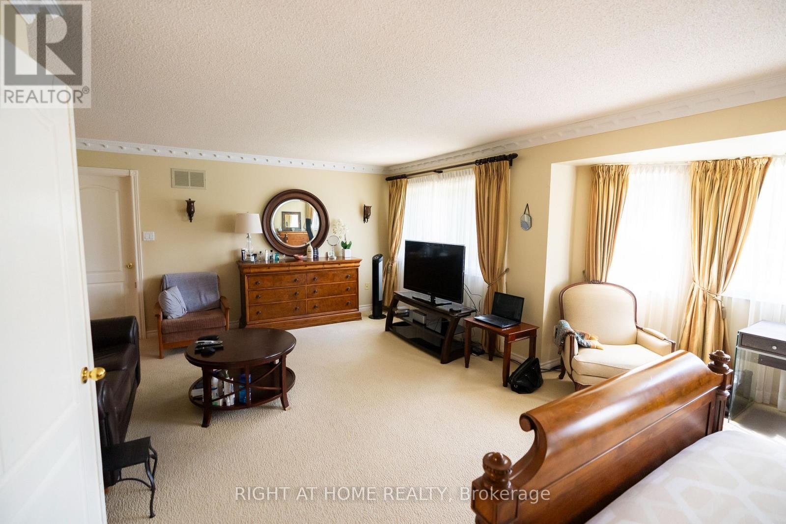 












2427 ERIN CENTRE BOULEVARD

,
Mississauga (Central Erin Mills),




Ontario
L5M5B3

