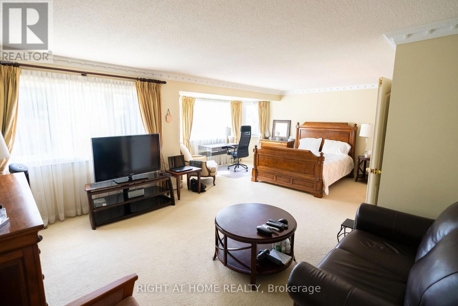 












2427 ERIN CENTRE BOULEVARD

,
Mississauga (Central Erin Mills),




Ontario
L5M5B3

