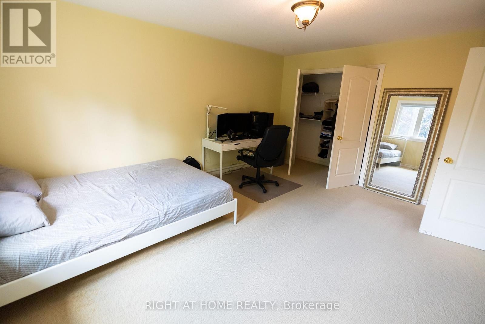












2427 ERIN CENTRE BOULEVARD

,
Mississauga (Central Erin Mills),




Ontario
L5M5B3

