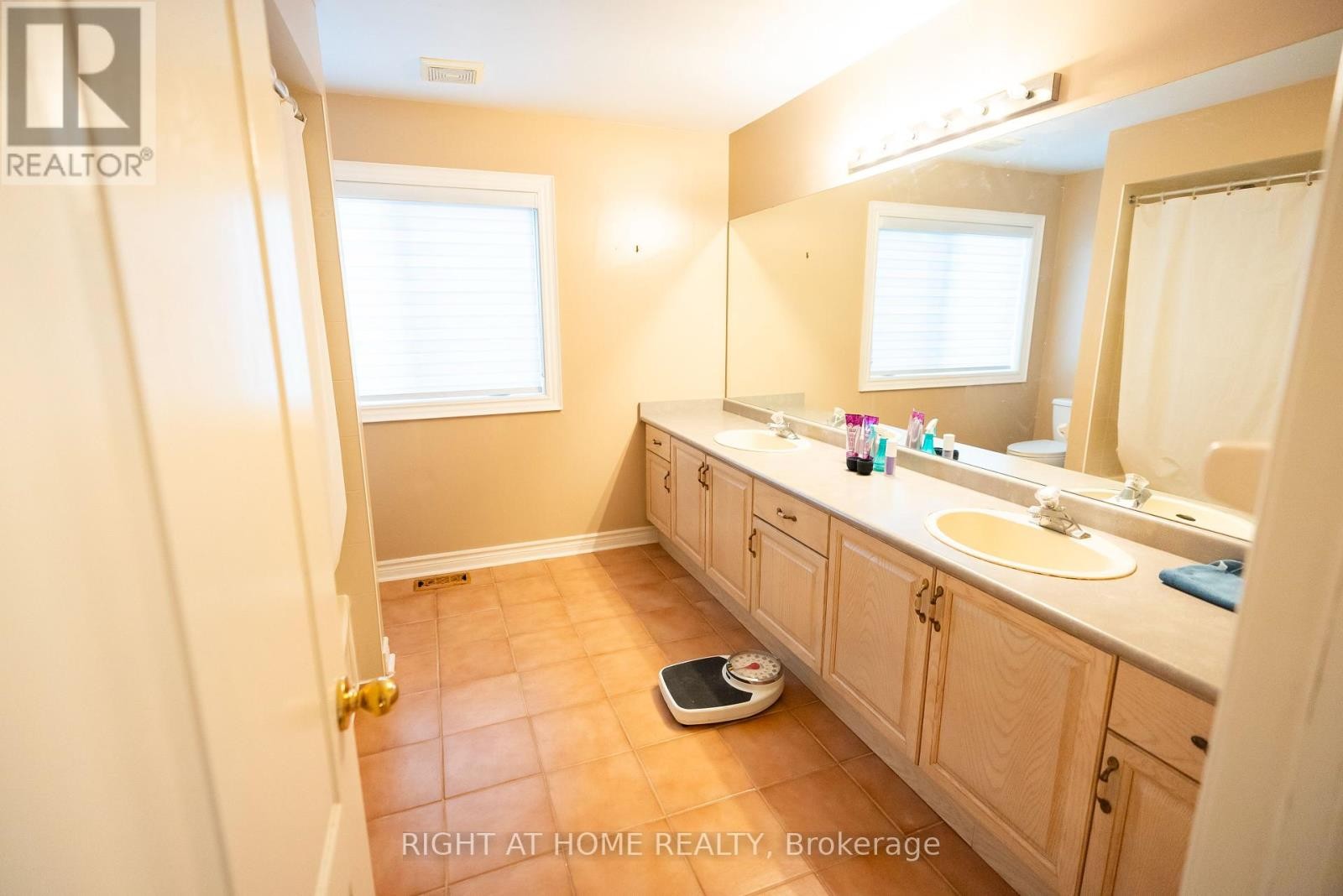 












2427 ERIN CENTRE BOULEVARD

,
Mississauga (Central Erin Mills),




Ontario
L5M5B3

