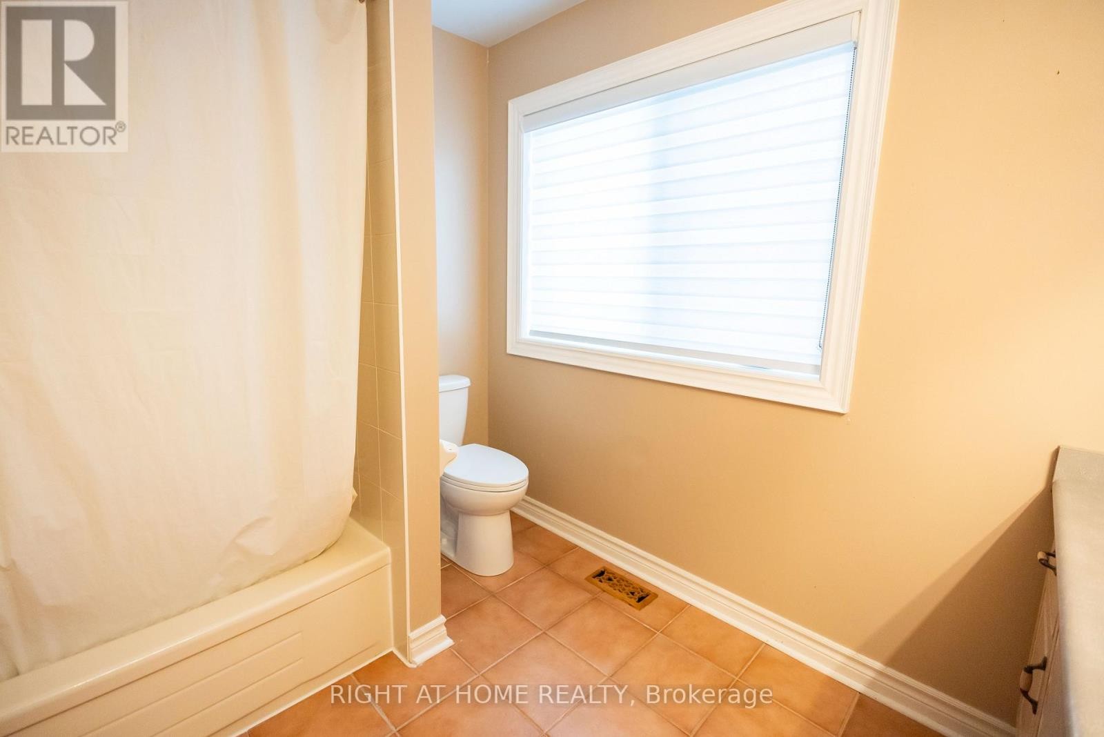 












2427 ERIN CENTRE BOULEVARD

,
Mississauga (Central Erin Mills),




Ontario
L5M5B3


