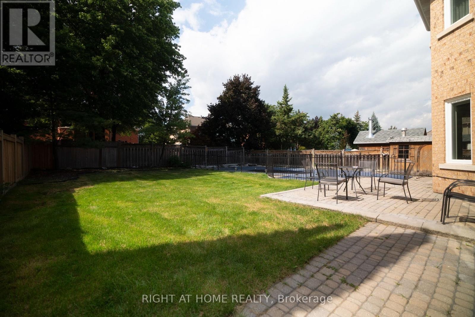 












2427 ERIN CENTRE BOULEVARD

,
Mississauga (Central Erin Mills),




Ontario
L5M5B3

