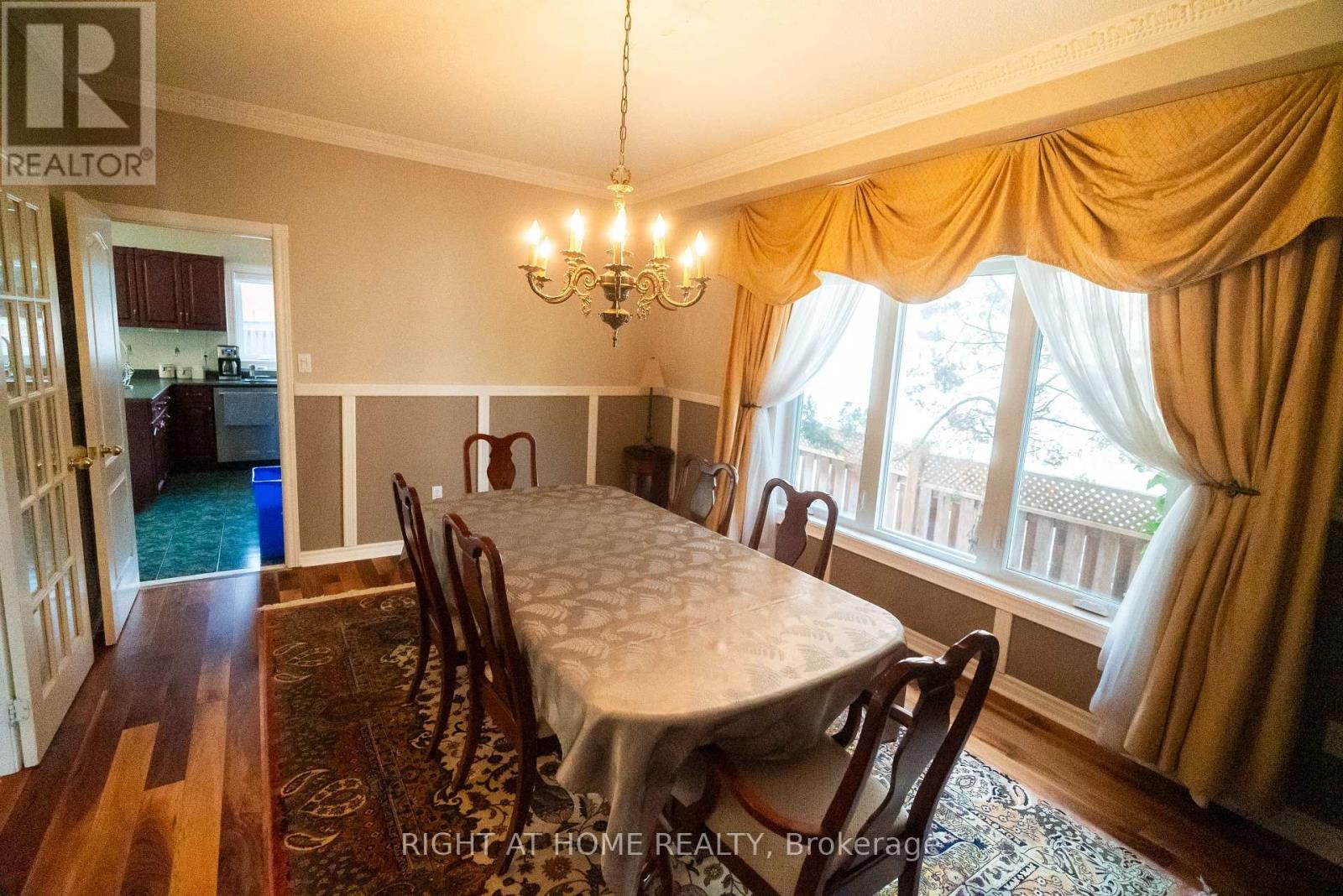 












2427 ERIN CENTRE BOULEVARD

,
Mississauga (Central Erin Mills),




Ontario
L5M5B3

