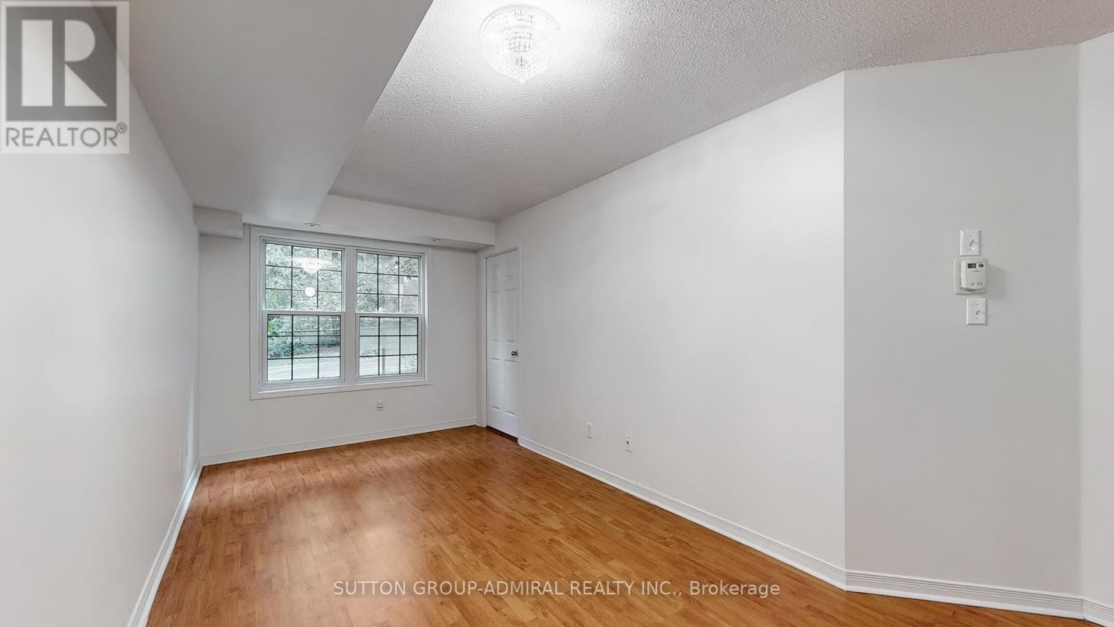 












91 - 37 FOUR WINDS DRIVE

,
Toronto (York University Heights),




Ontario
M3J1K7

