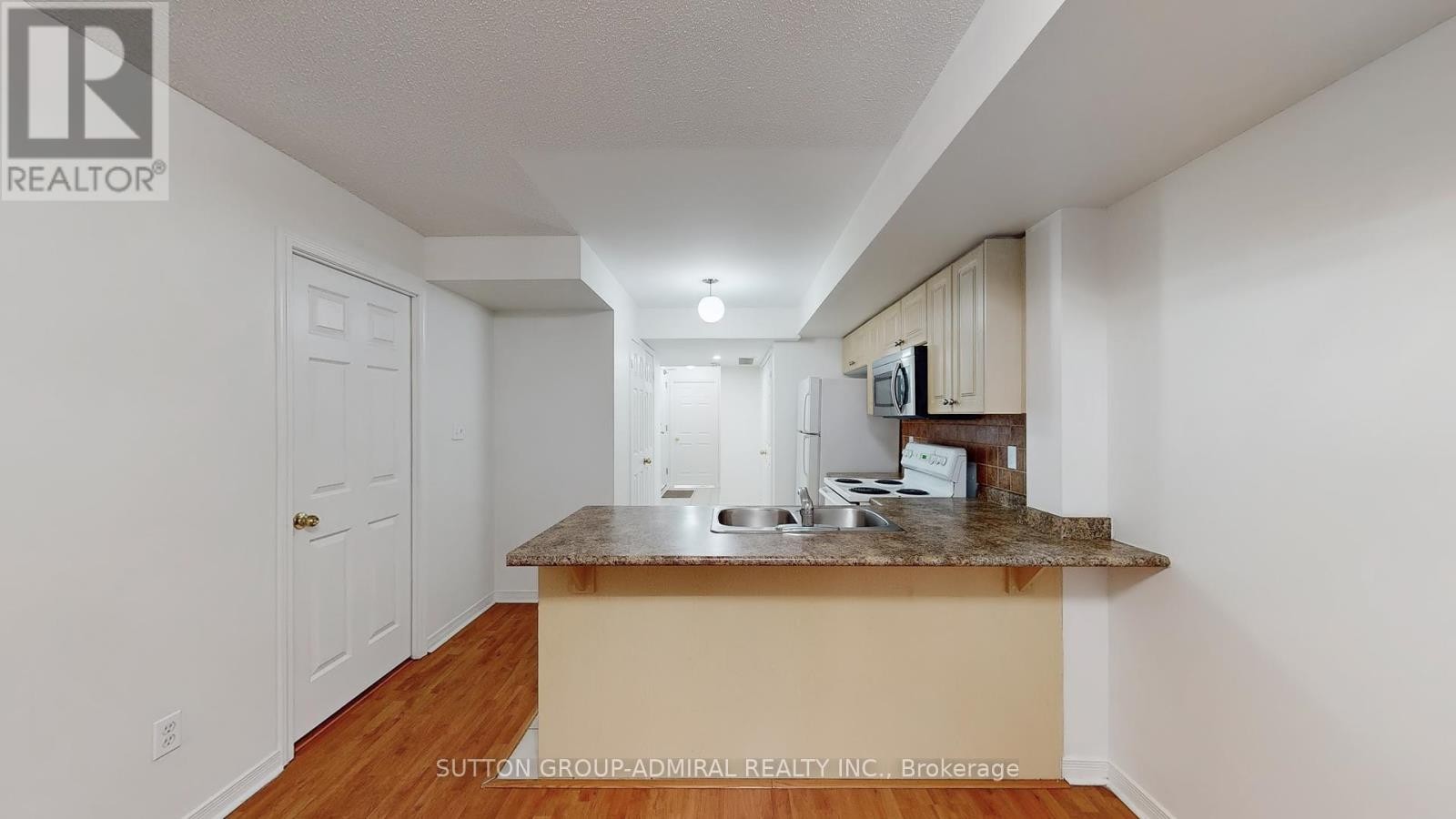 












91 - 37 FOUR WINDS DRIVE

,
Toronto (York University Heights),




Ontario
M3J1K7

