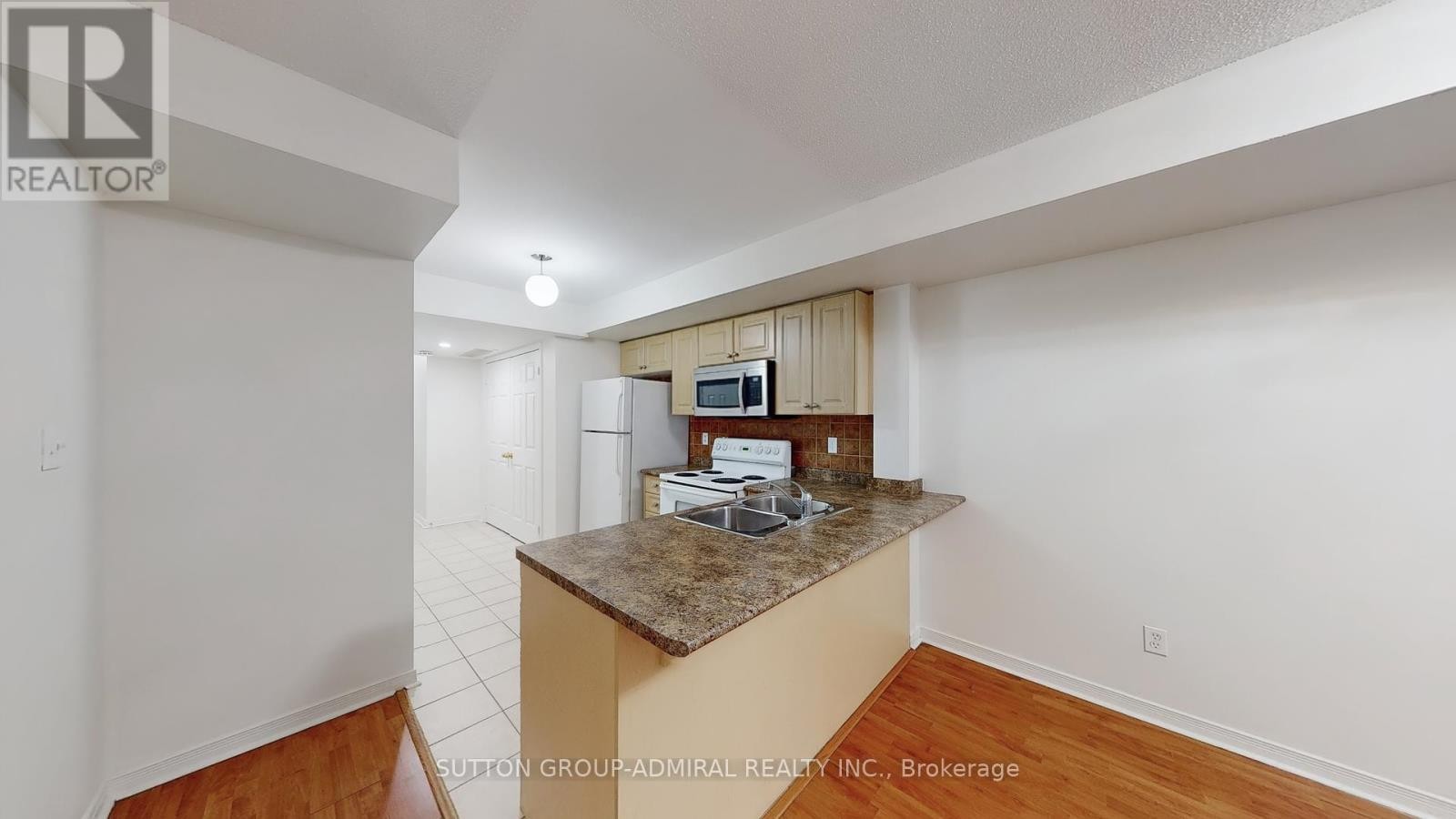 












91 - 37 FOUR WINDS DRIVE

,
Toronto (York University Heights),




Ontario
M3J1K7

