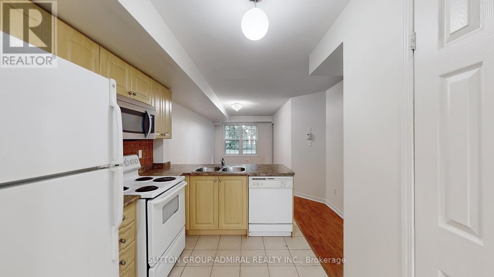 












91 - 37 FOUR WINDS DRIVE

,
Toronto (York University Heights),




Ontario
M3J1K7

