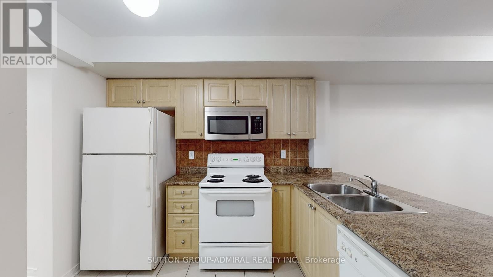 












91 - 37 FOUR WINDS DRIVE

,
Toronto (York University Heights),




Ontario
M3J1K7

