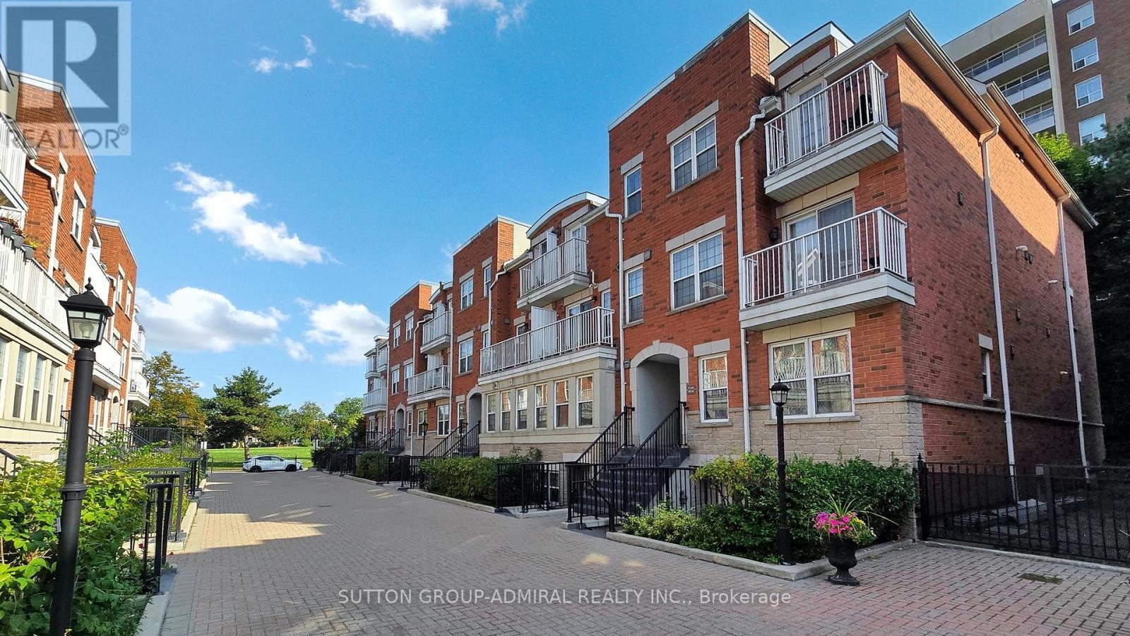 












91 - 37 FOUR WINDS DRIVE

,
Toronto (York University Heights),




Ontario
M3J1K7

