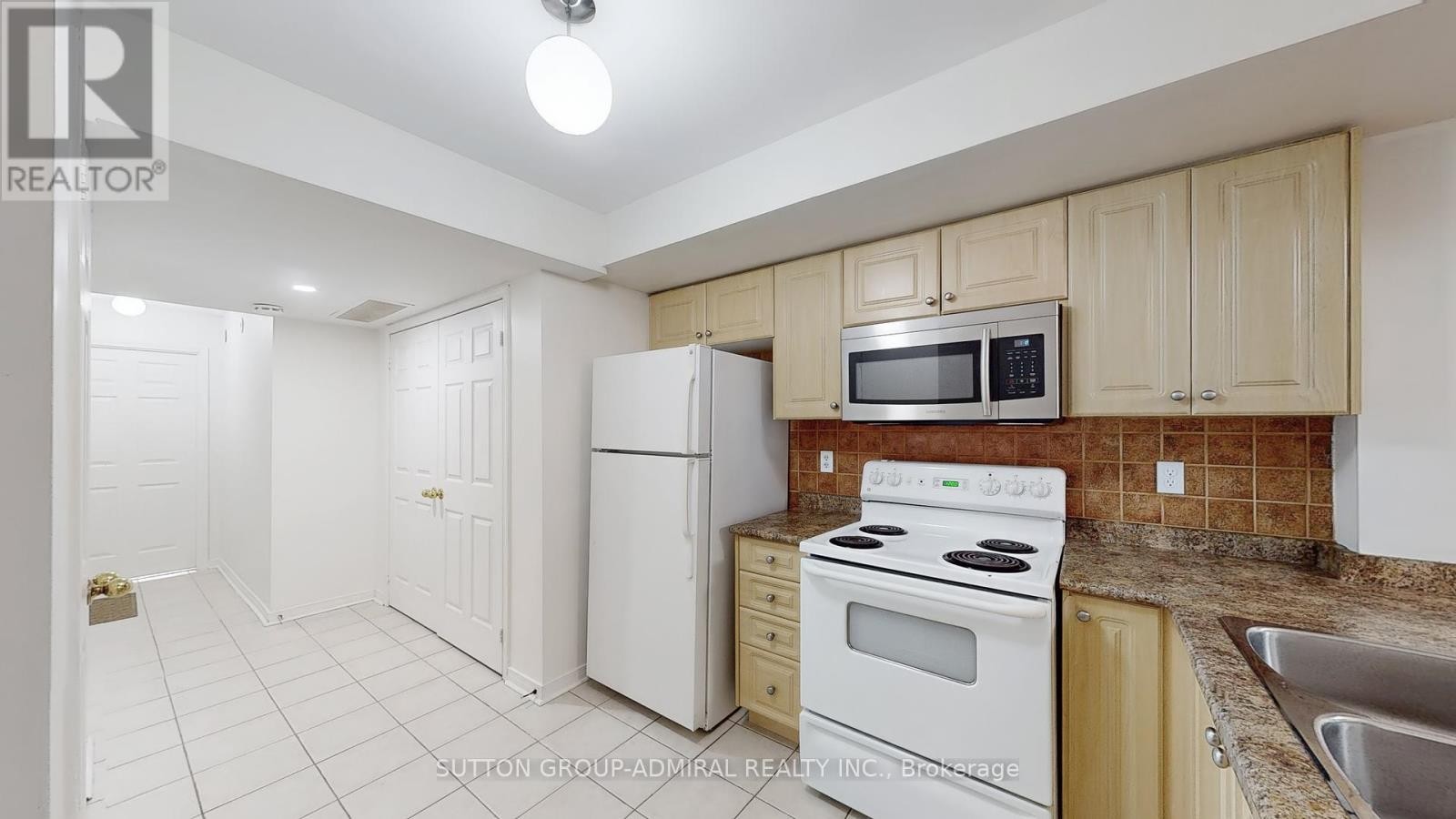 












91 - 37 FOUR WINDS DRIVE

,
Toronto (York University Heights),




Ontario
M3J1K7

