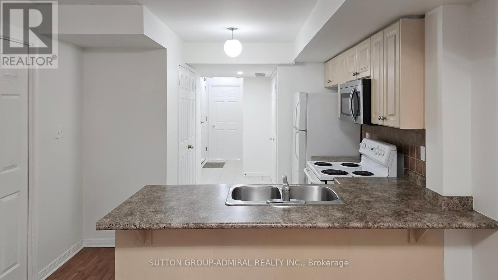 












91 - 37 FOUR WINDS DRIVE

,
Toronto (York University Heights),




Ontario
M3J1K7

