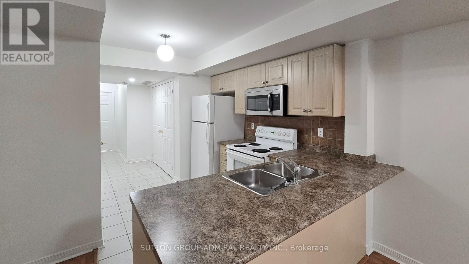 












91 - 37 FOUR WINDS DRIVE

,
Toronto (York University Heights),




Ontario
M3J1K7

