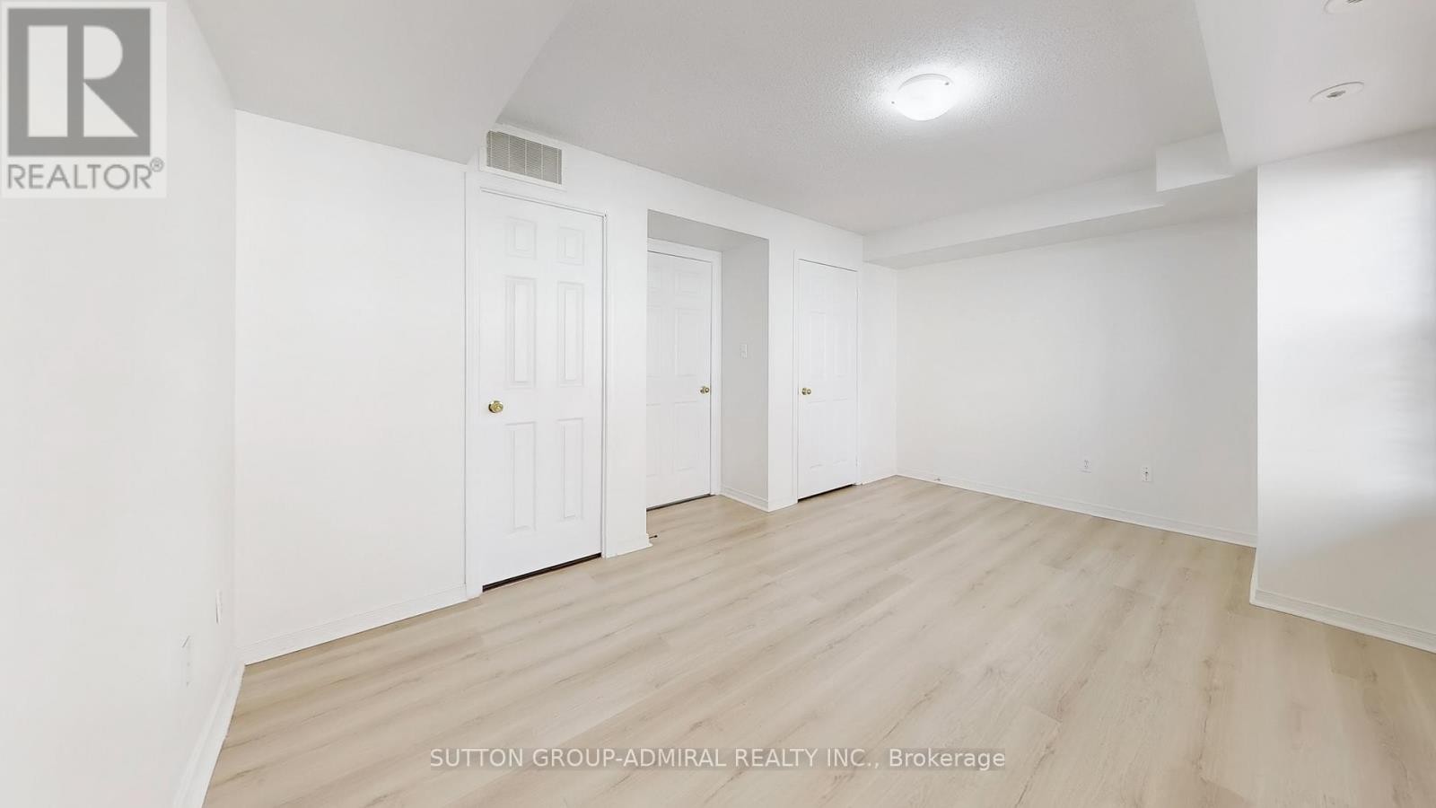 












91 - 37 FOUR WINDS DRIVE

,
Toronto (York University Heights),




Ontario
M3J1K7

