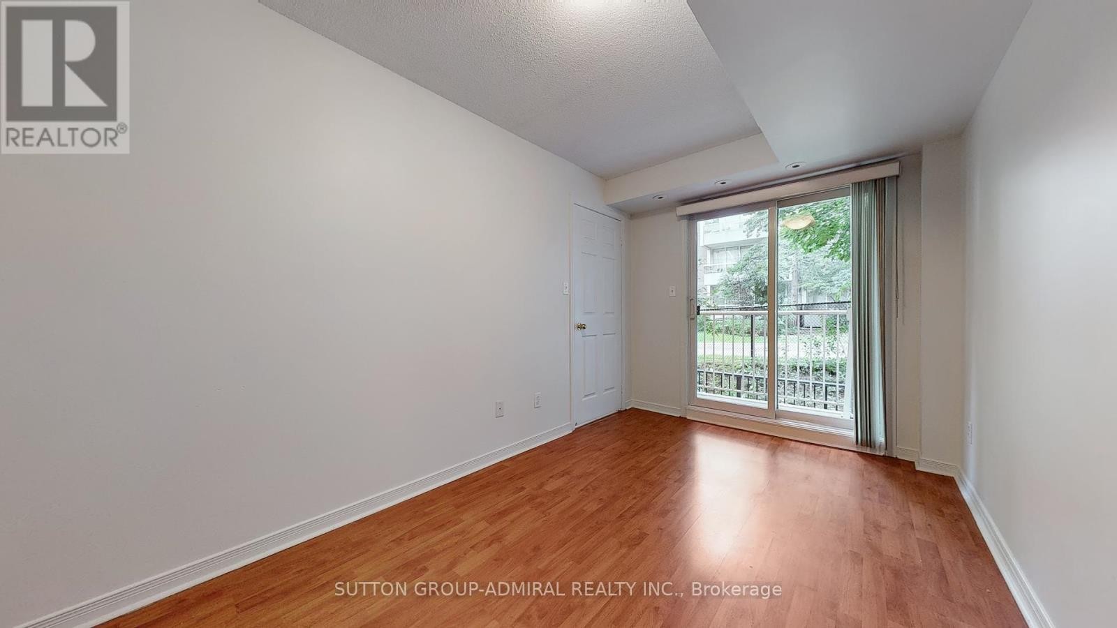 












91 - 37 FOUR WINDS DRIVE

,
Toronto (York University Heights),




Ontario
M3J1K7

