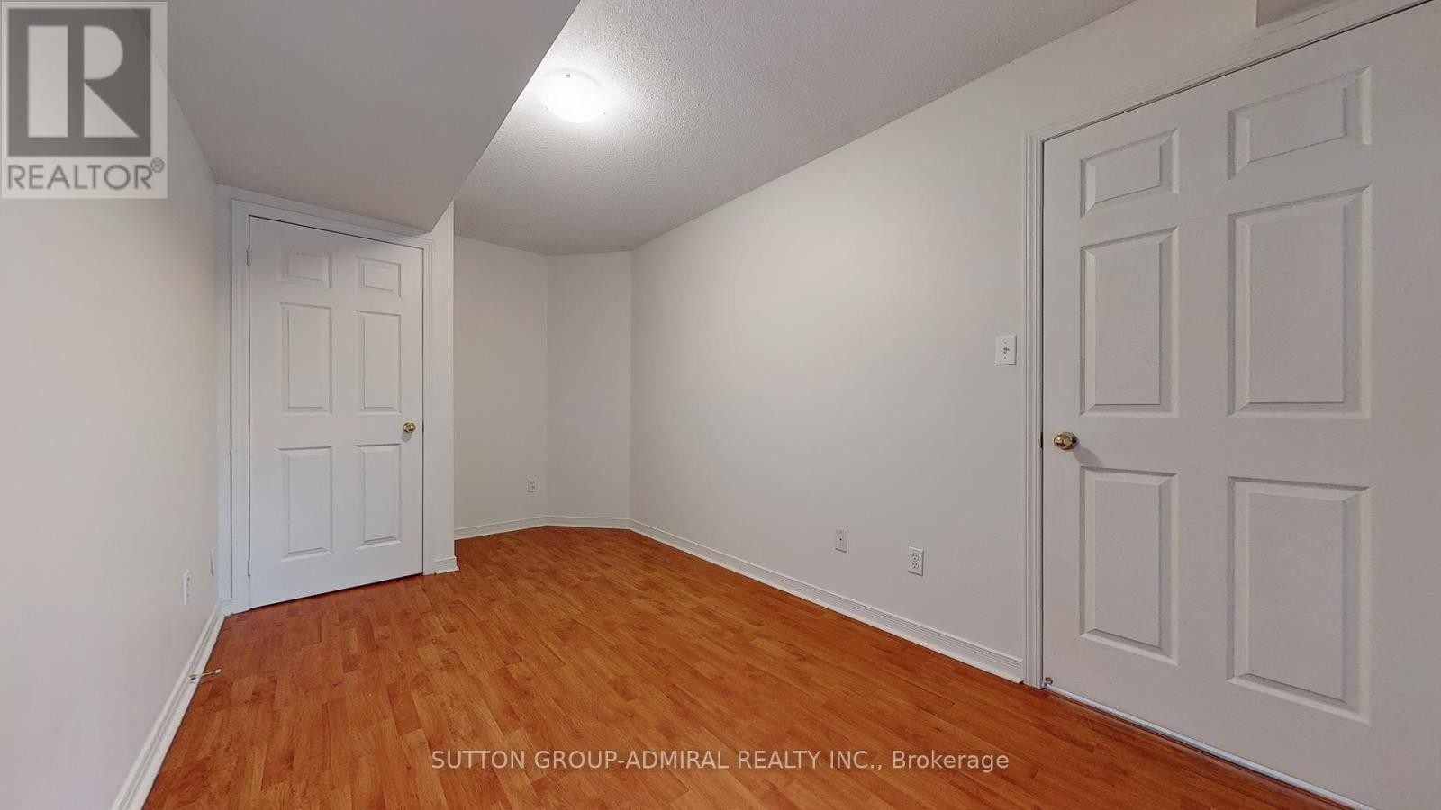 












91 - 37 FOUR WINDS DRIVE

,
Toronto (York University Heights),




Ontario
M3J1K7

