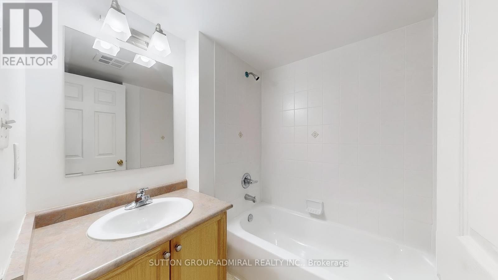 












91 - 37 FOUR WINDS DRIVE

,
Toronto (York University Heights),




Ontario
M3J1K7

