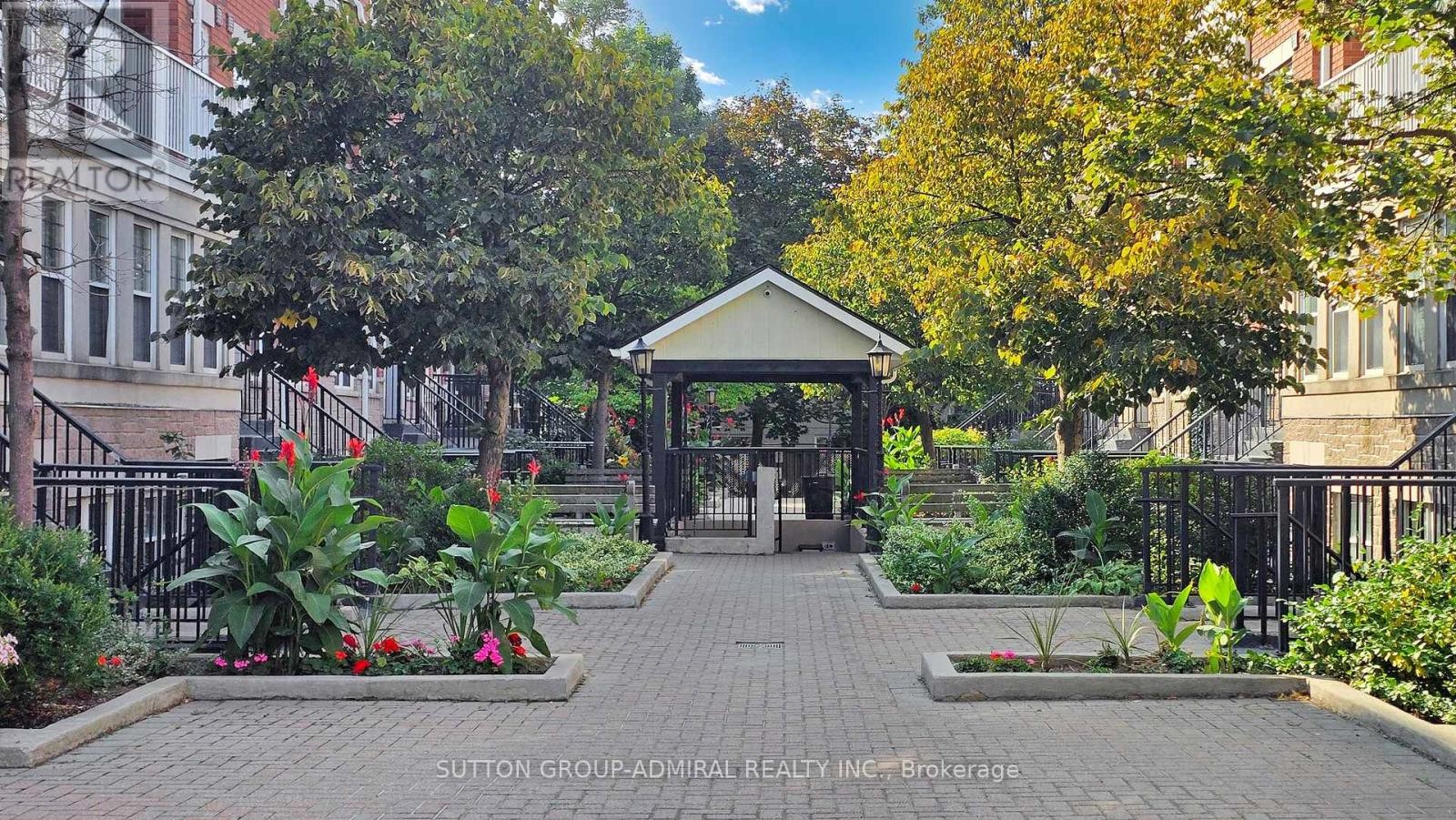 












91 - 37 FOUR WINDS DRIVE

,
Toronto (York University Heights),




Ontario
M3J1K7

