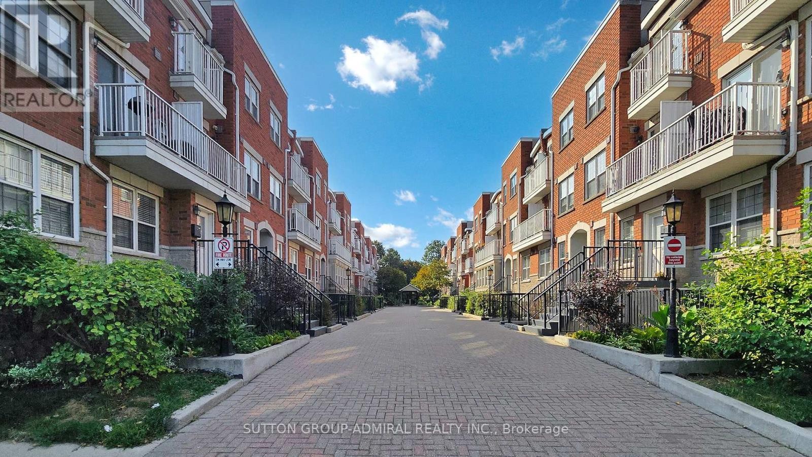 












91 - 37 FOUR WINDS DRIVE

,
Toronto (York University Heights),




Ontario
M3J1K7

