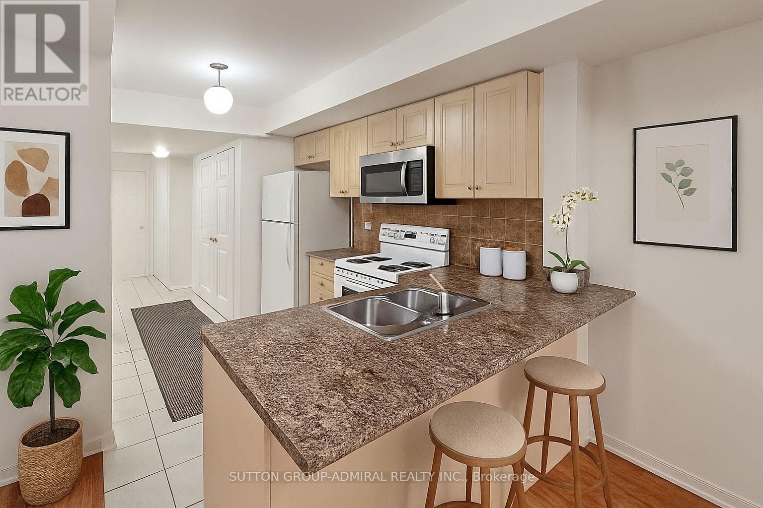 












91 - 37 FOUR WINDS DRIVE

,
Toronto (York University Heights),




Ontario
M3J1K7

