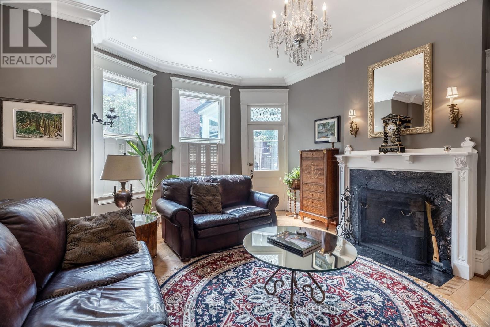 












166 HIGH PARK AVENUE

,
Toronto (High Park North),




Ontario
M6P2S4

