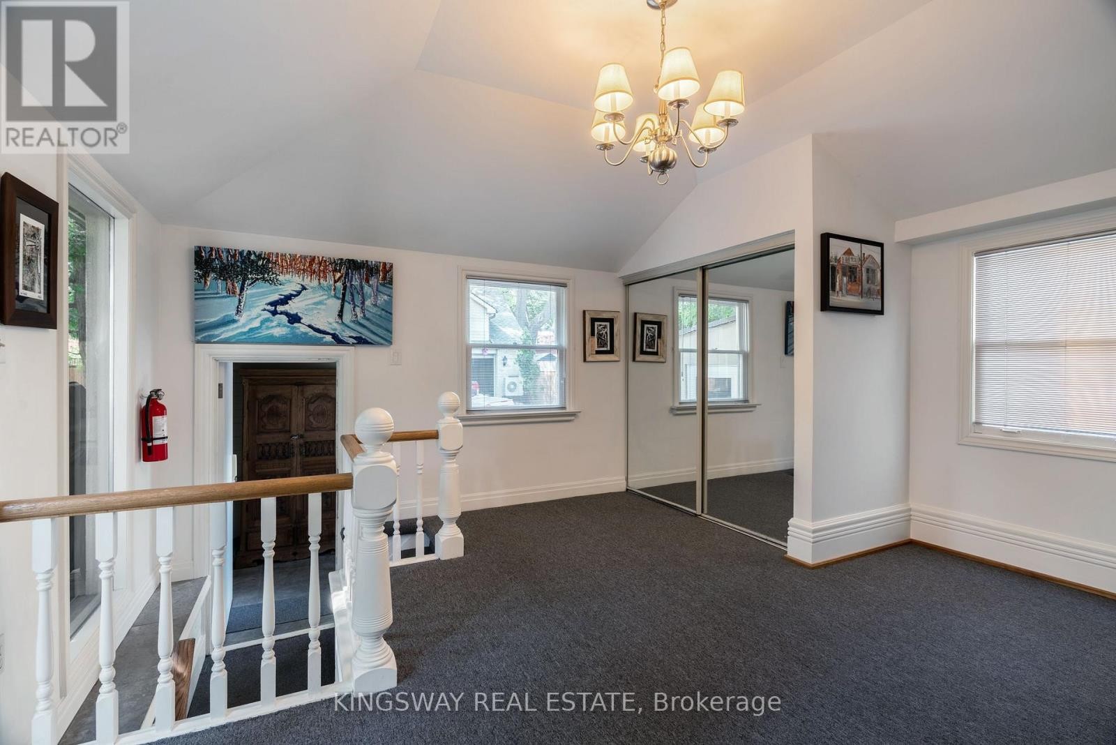 












166 HIGH PARK AVENUE

,
Toronto (High Park North),




Ontario
M6P2S4

