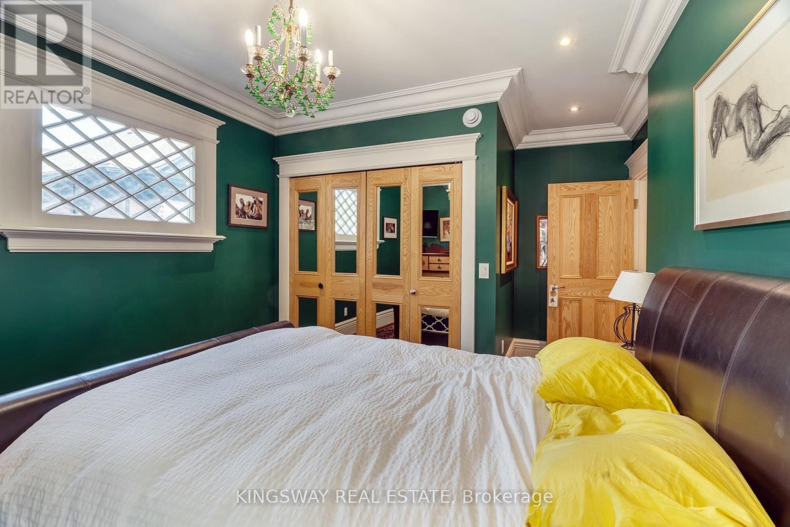 












166 HIGH PARK AVENUE

,
Toronto (High Park North),




Ontario
M6P2S4

