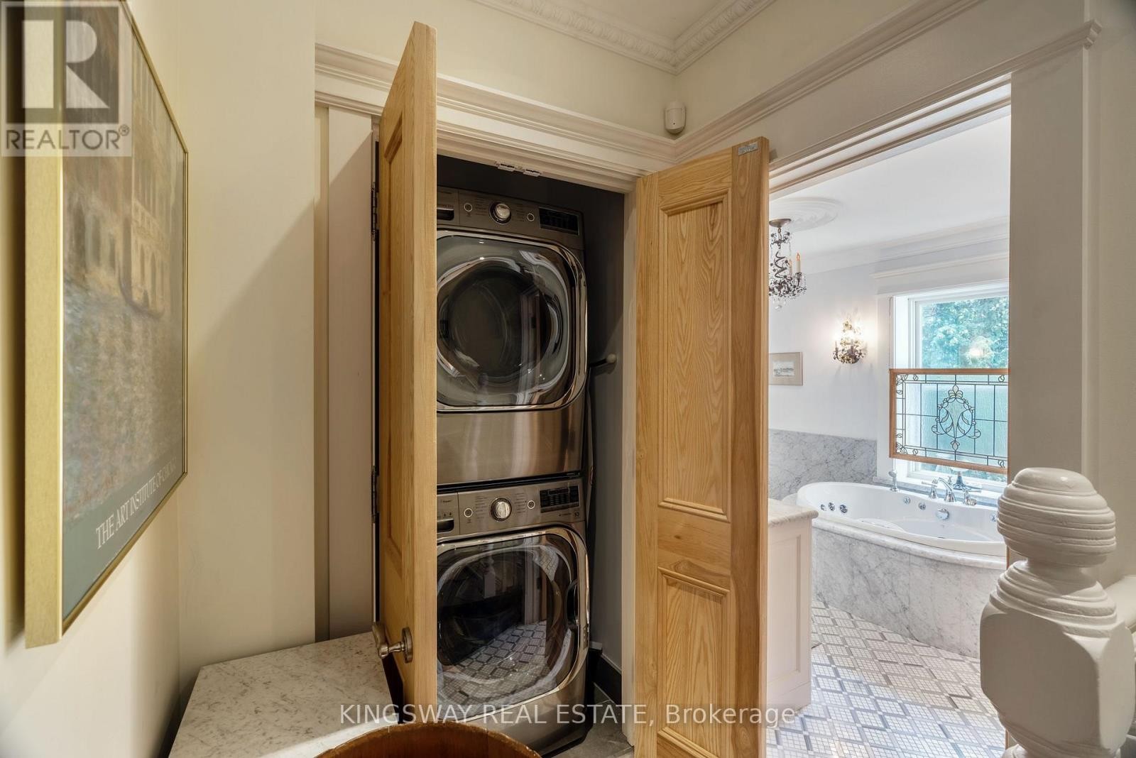 












166 HIGH PARK AVENUE

,
Toronto (High Park North),




Ontario
M6P2S4

