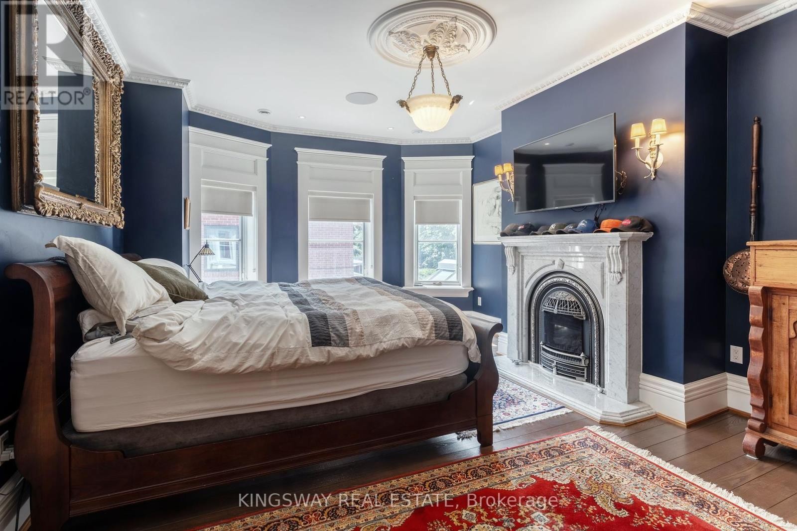 












166 HIGH PARK AVENUE

,
Toronto (High Park North),




Ontario
M6P2S4

