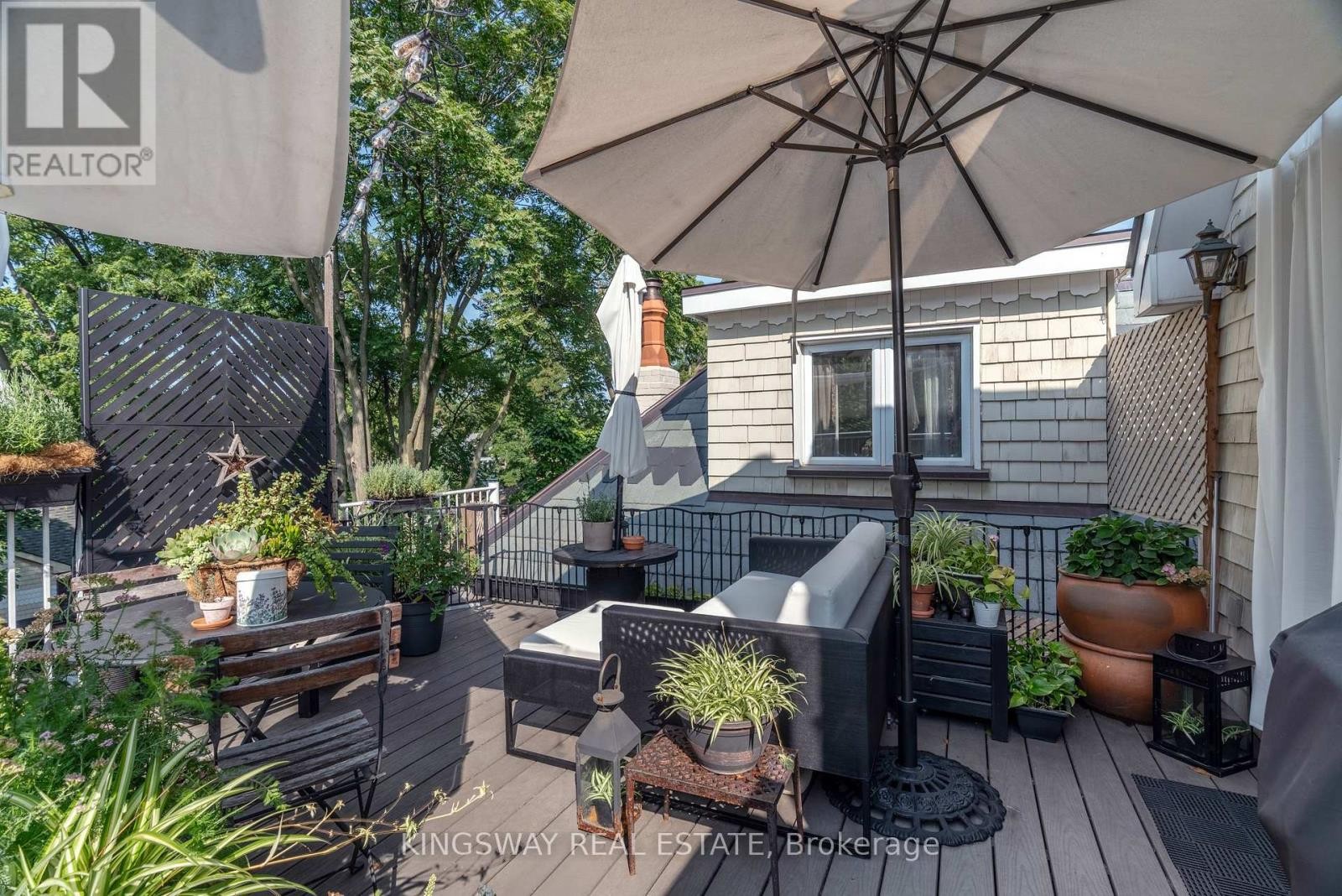 












166 HIGH PARK AVENUE

,
Toronto (High Park North),




Ontario
M6P2S4

