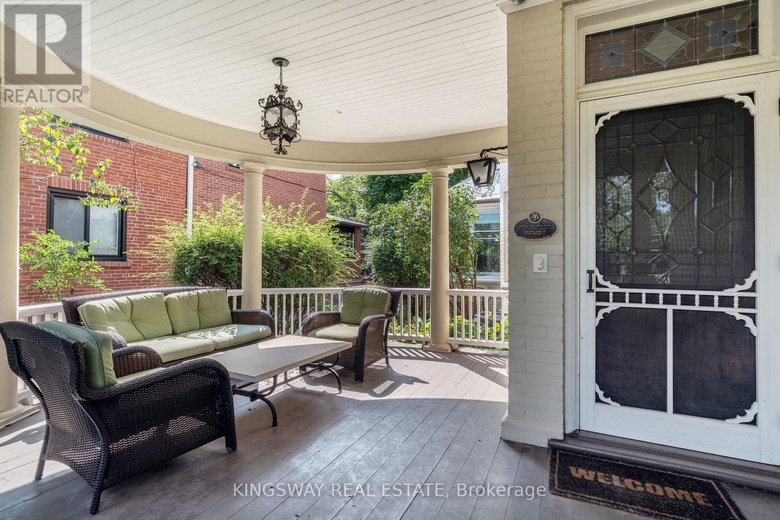 












166 HIGH PARK AVENUE

,
Toronto (High Park North),




Ontario
M6P2S4

