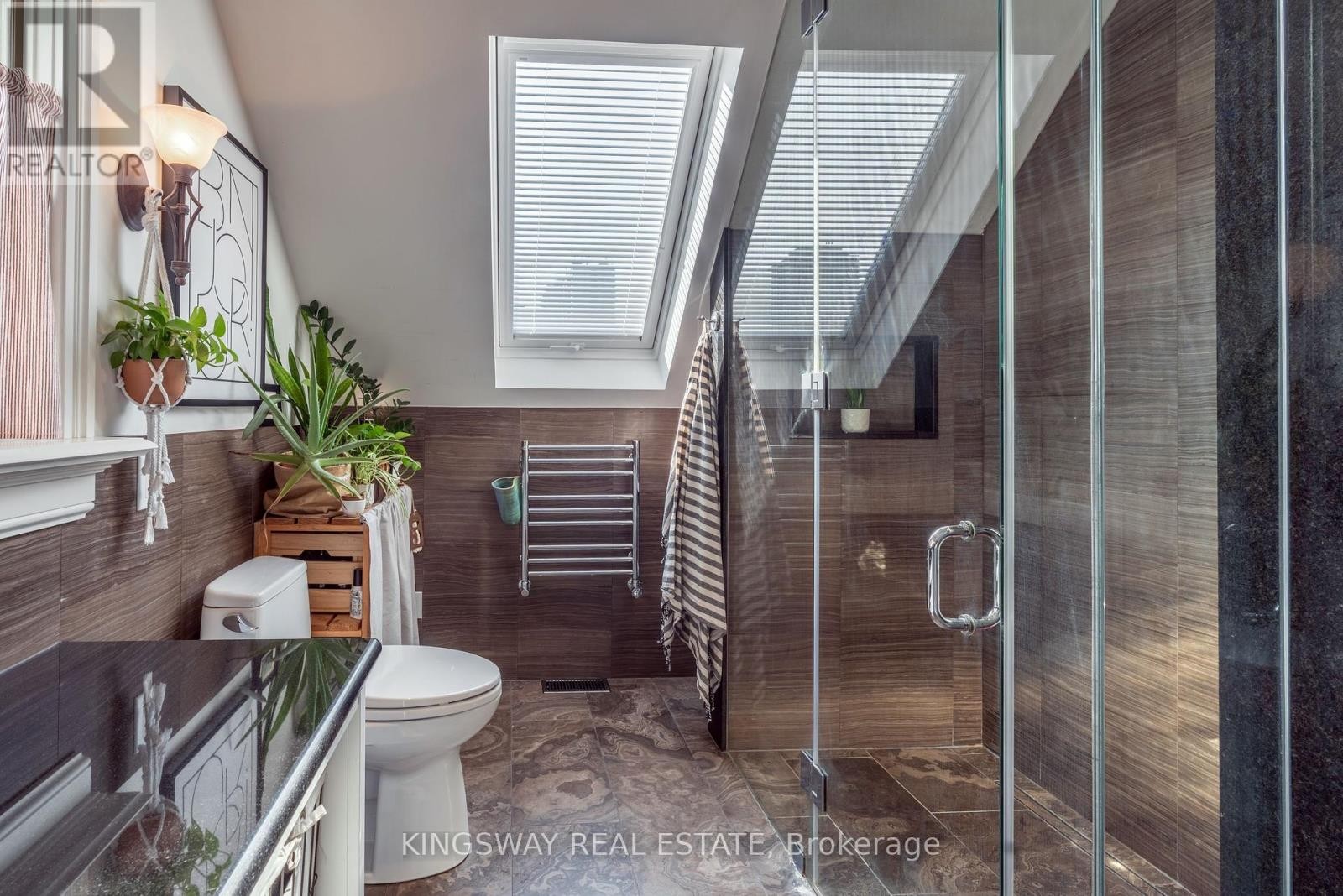 












166 HIGH PARK AVENUE

,
Toronto (High Park North),




Ontario
M6P2S4

