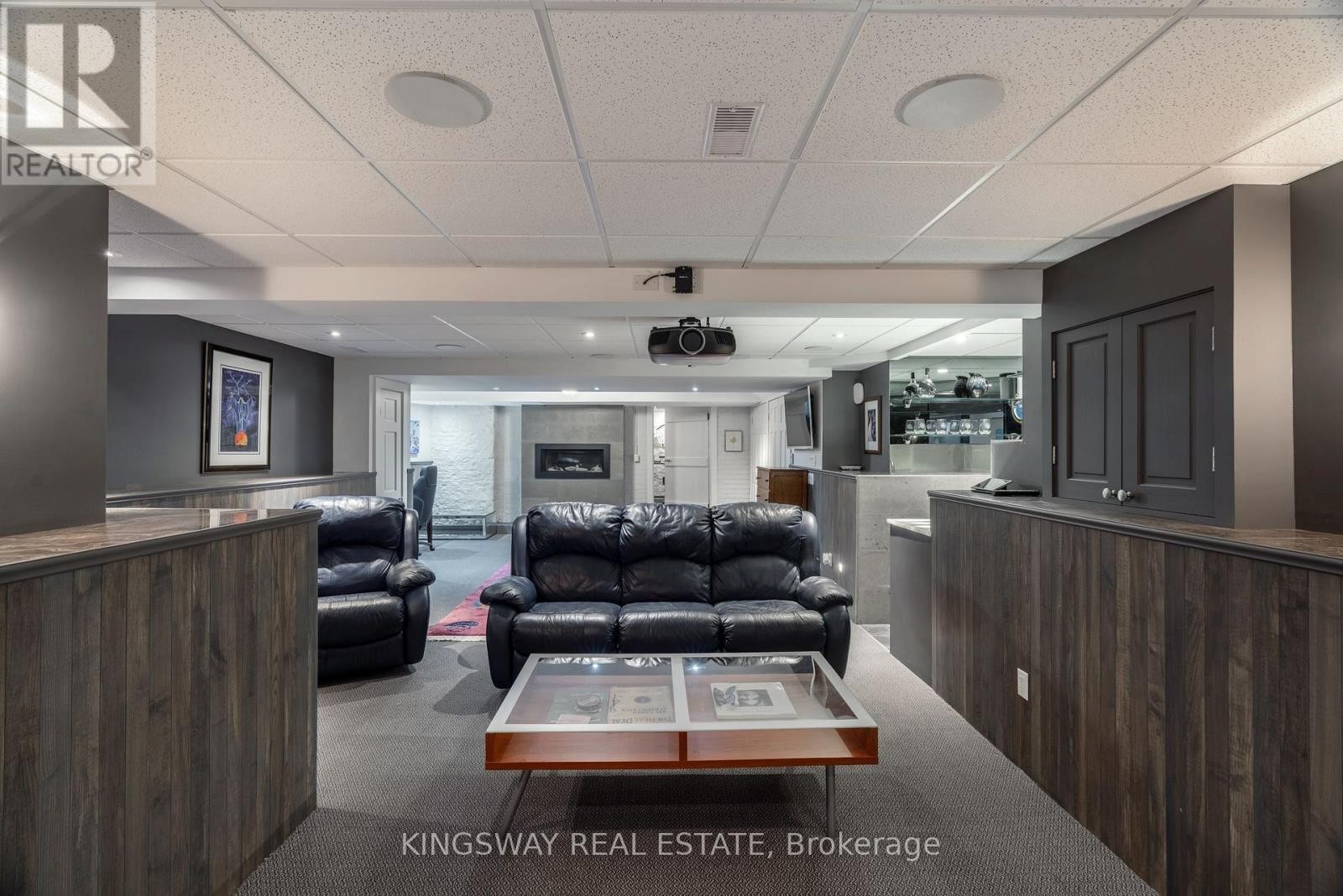 












166 HIGH PARK AVENUE

,
Toronto (High Park North),




Ontario
M6P2S4

