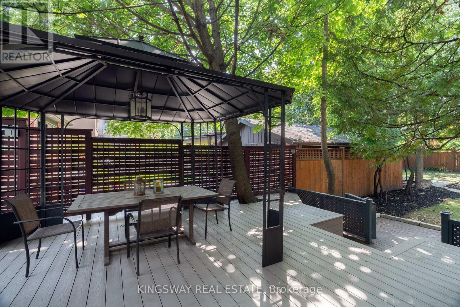 












166 HIGH PARK AVENUE

,
Toronto (High Park North),




Ontario
M6P2S4

