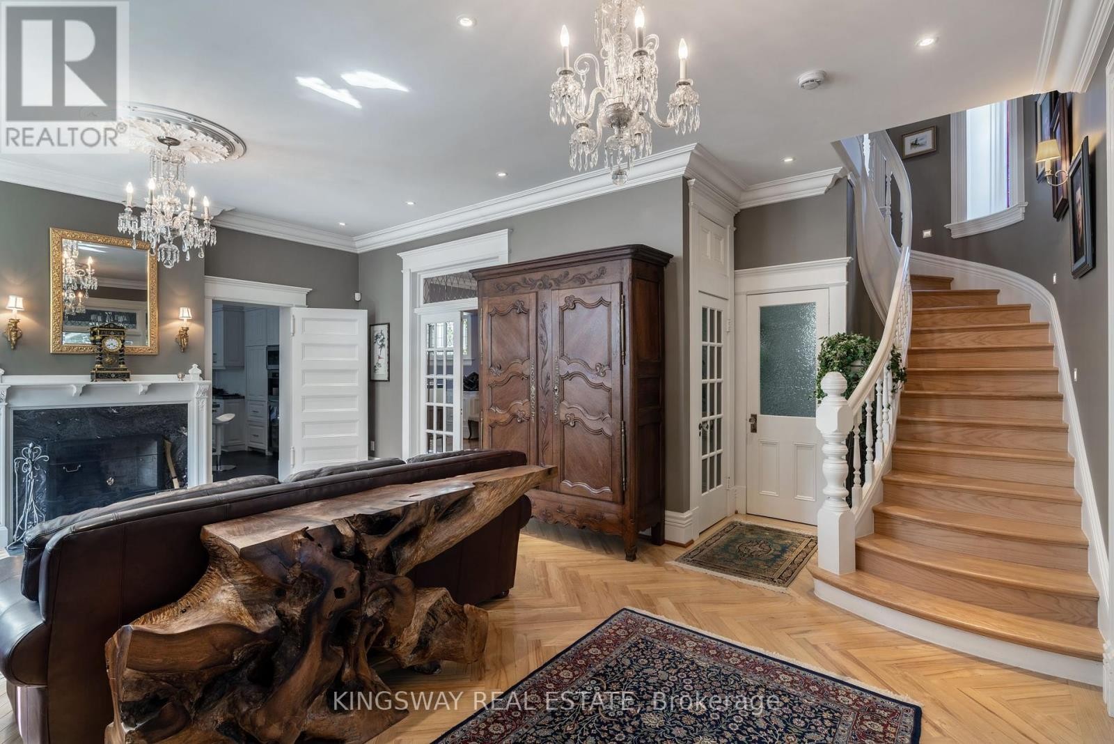 












166 HIGH PARK AVENUE

,
Toronto (High Park North),




Ontario
M6P2S4

