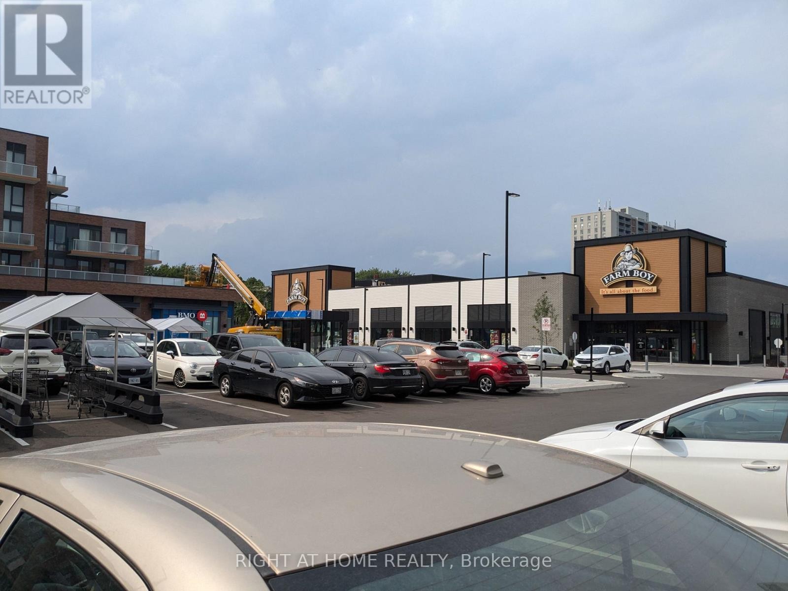 












1315 - 220 MISSINNIHE WAY

,
Mississauga (Port Credit),




Ontario
L5H0A9

