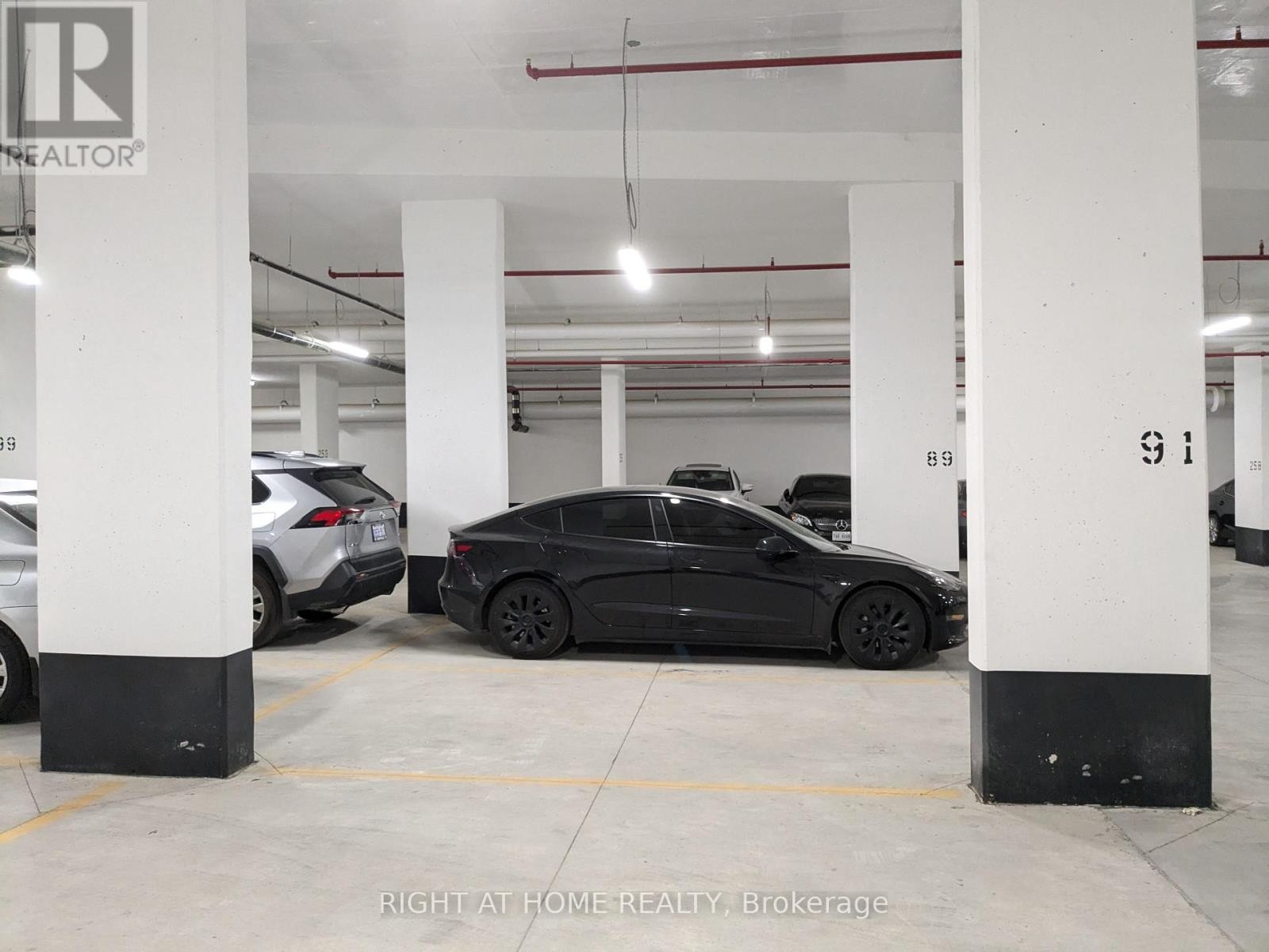 












1315 - 220 MISSINNIHE WAY

,
Mississauga (Port Credit),




Ontario
L5H0A9

