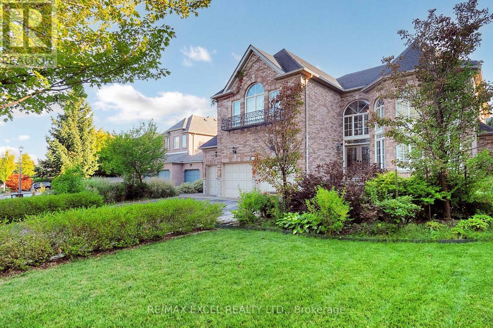












5368 VAIL COURT

,
Mississauga (Central Erin Mills),




Ontario
L5M6G9

