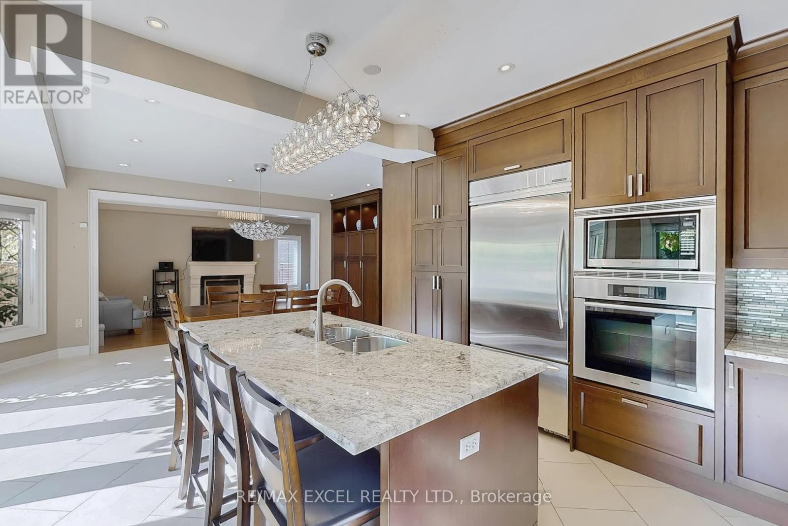 












5368 VAIL COURT

,
Mississauga (Central Erin Mills),




Ontario
L5M6G9

